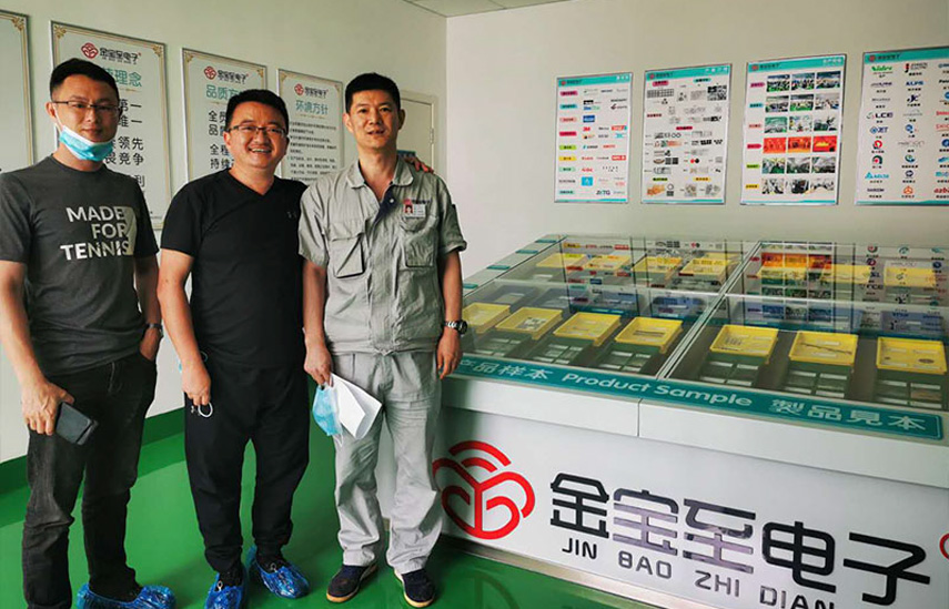 金寶至電子半自動貼膜機安裝現(xiàn)場